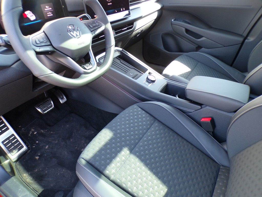 Fahrzeugabbildung Volkswagen T-Roc R-Line 1.5 l eTSI DSG Pano*Keyless*AHK*IQ