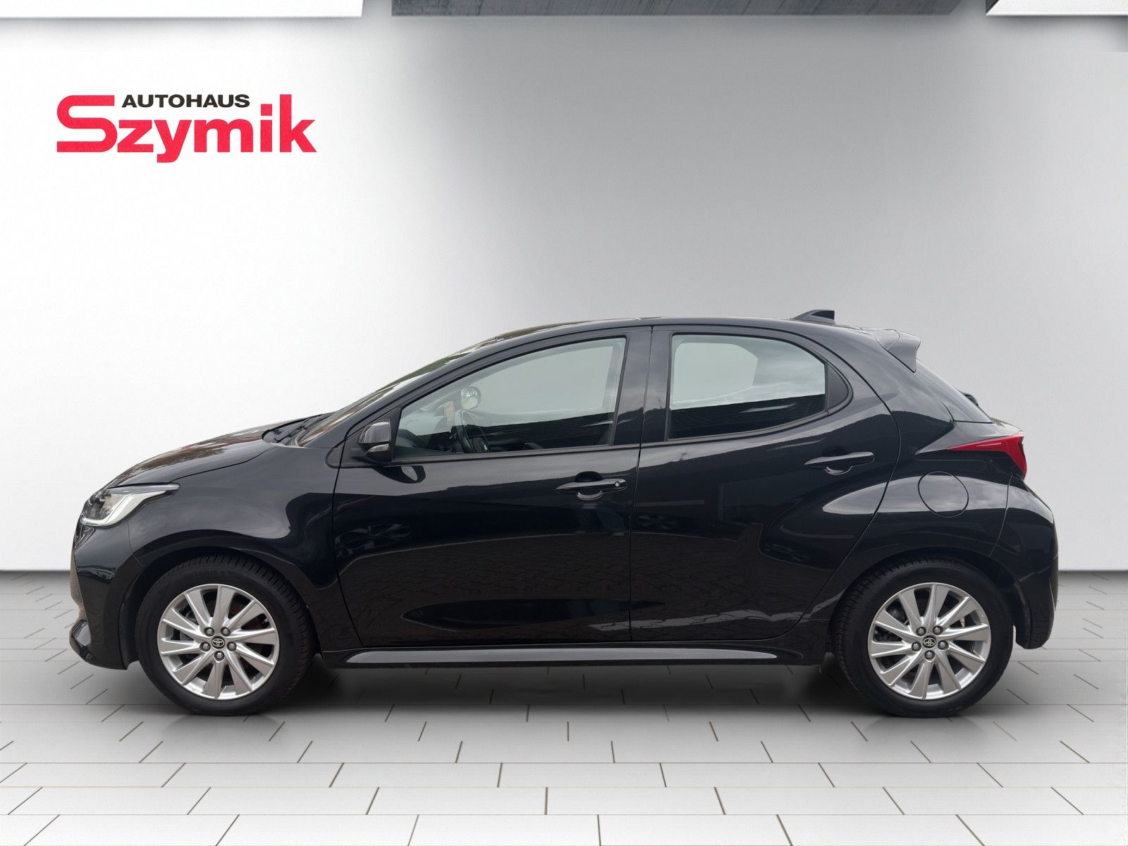 Toyota Yaris 1.5 Hybrid Active Tech imagem 2