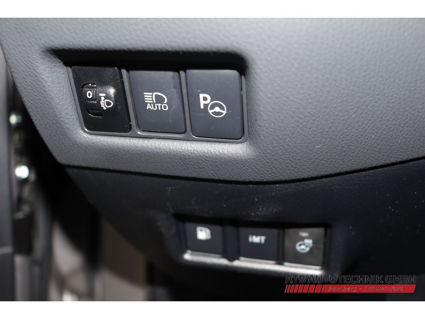 Fahrzeugabbildung Toyota C-HR Team D 1.2l Turbo Navi ACC DAB SHZ LenkradH