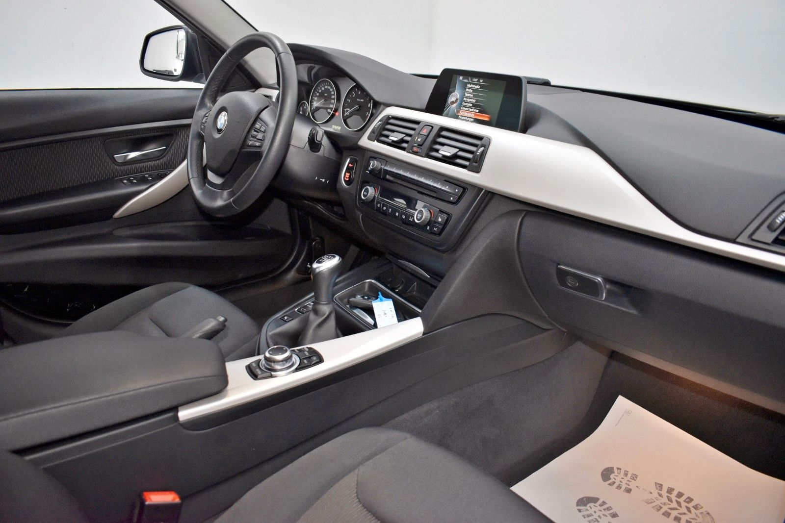 Fahrzeugabbildung BMW 316i Touring Navi,Bi-Xenon,SH,PDC,Comfort-Paket