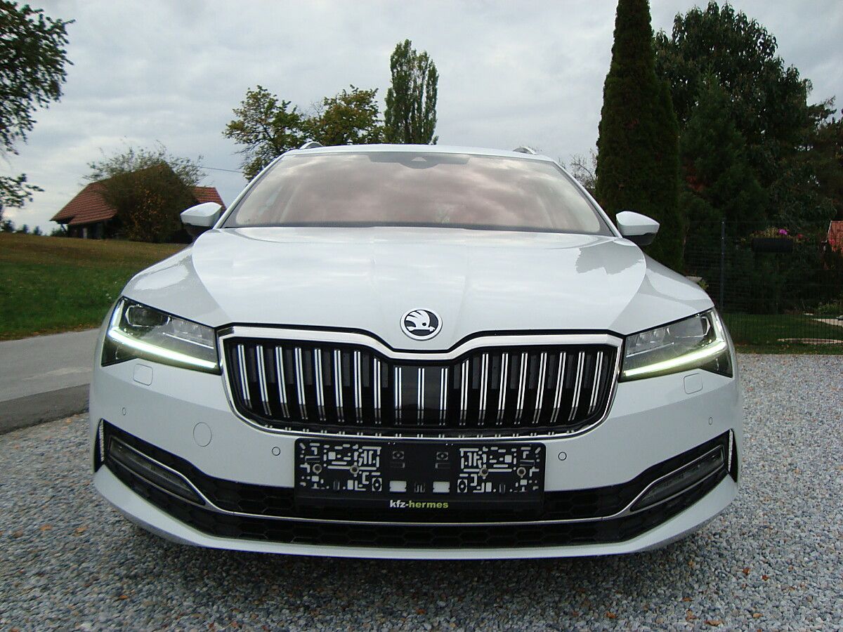 Skoda Superb Kombi 2,0 TDI Style DSG 200 PS 1-Hand !! imagem 2