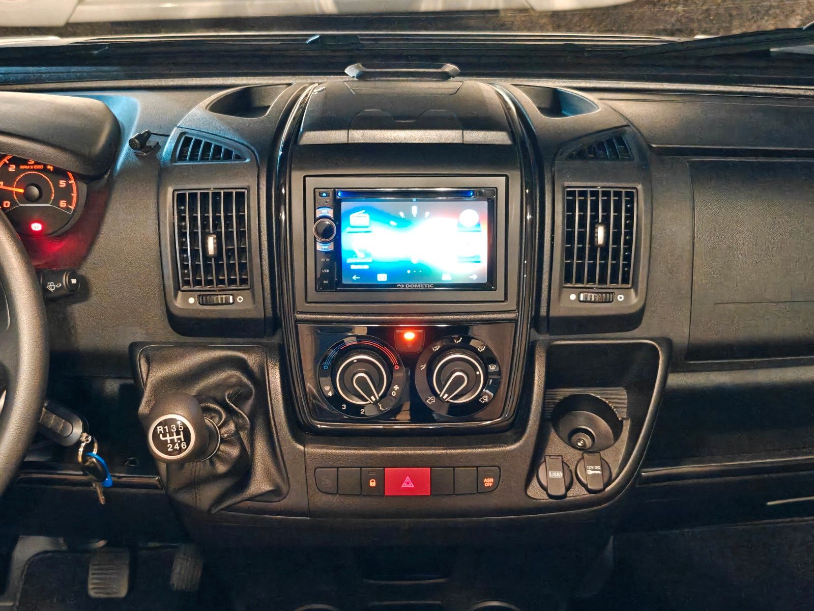 Fahrzeugabbildung XGO Dynamic 95 P - Autom. SAT, TV, Einzelbetten -