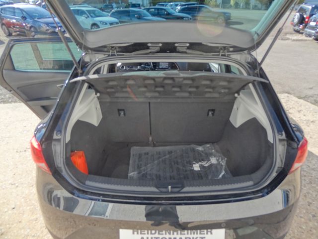 Fahrzeugabbildung Seat Leon Style/Automatik/1.Hd/Navi/PDC/80TKM/