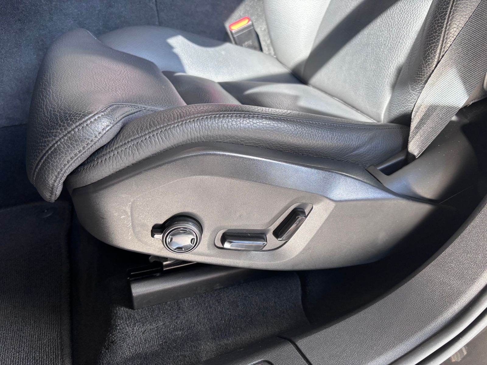 Fahrzeugabbildung Volvo XC60 Inscription AWD AHK H/K ACC MEMORY 20"