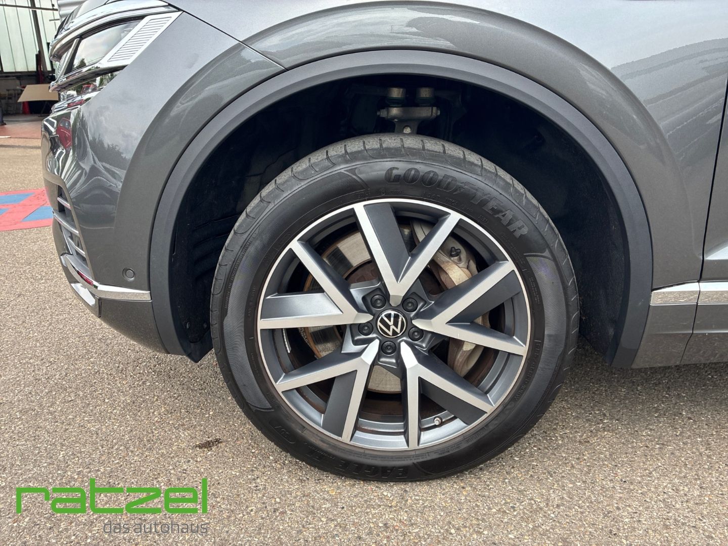 Fahrzeugabbildung Volkswagen Touareg 3.0 TSI V6 eHybrid 4MOTION Elegance AHK-