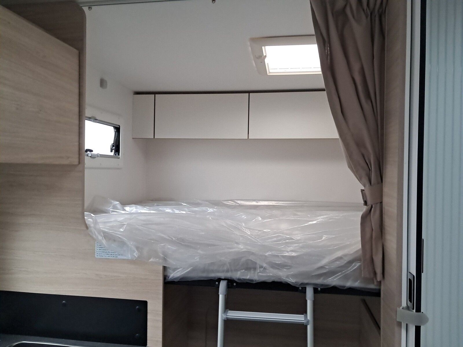 Fahrzeugabbildung Chausson Alkoven C514 First Line  Markise,Solar,RK,Navi