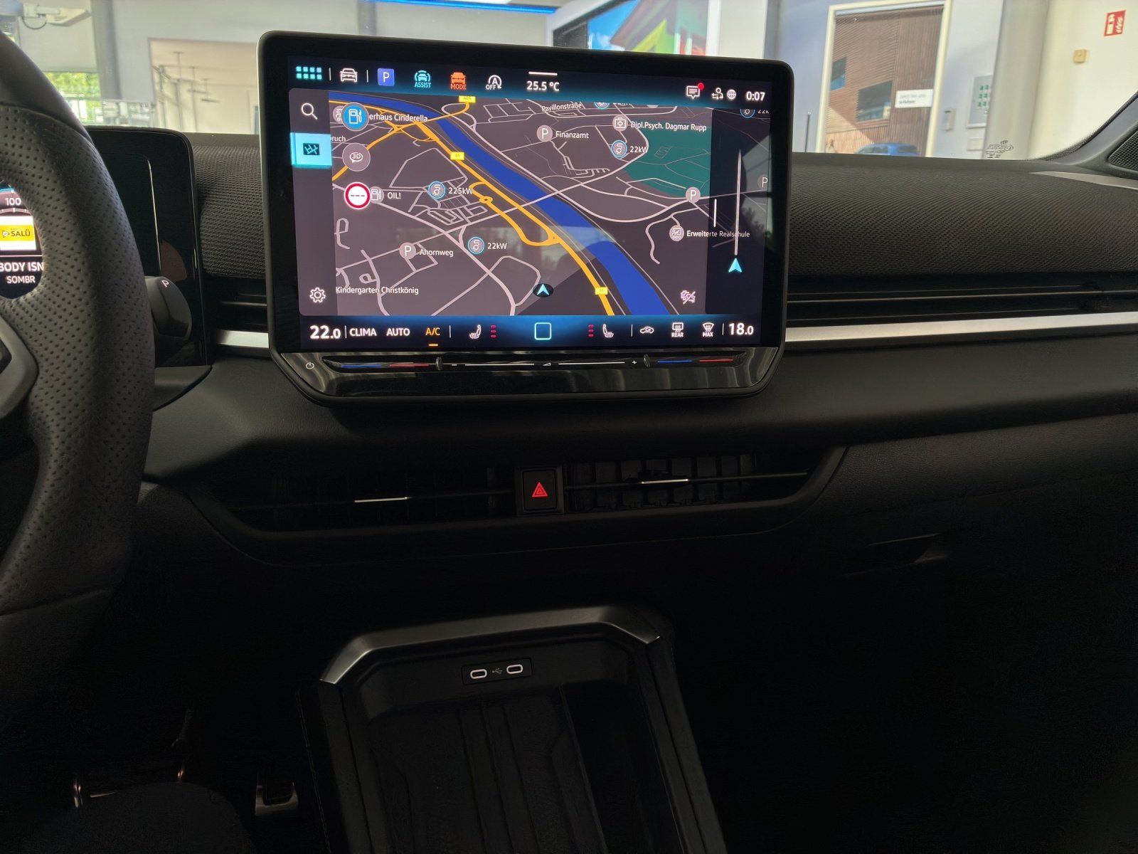 Fahrzeugabbildung Volkswagen T-Roc 1.5 eTSI W R-Line 360,HUD,Kamera,LED,Navi