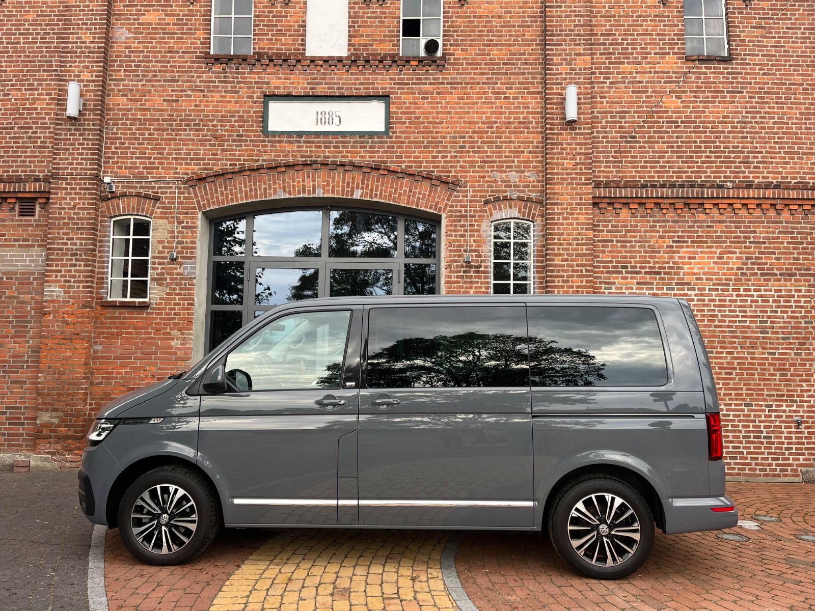 VW T6 Multivan 2021 - Image 1 of 11