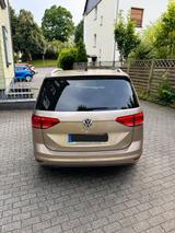 Volkswagen Touran Highline 1,4 l TSI 110 kW (150 PS) 7Sitze - : Beige, Dachreling