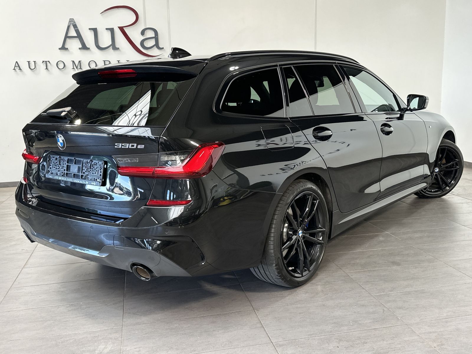 Fahrzeugabbildung BMW 330e Touring M-Sport NAV+LED+HUD+HIFI+19ZOLL+1HD