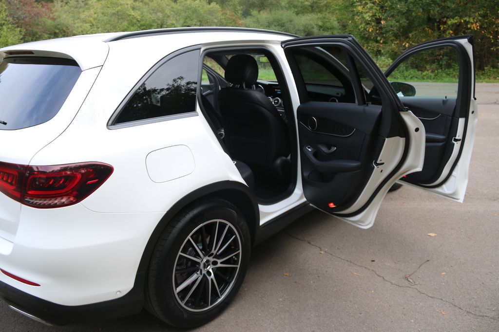 Image of Mercedes-Benz GLC 300