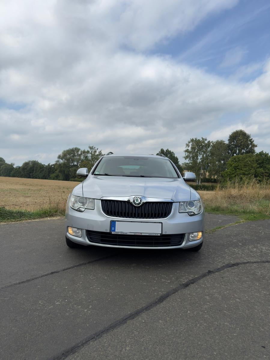 Skoda Superb 2013 — interior