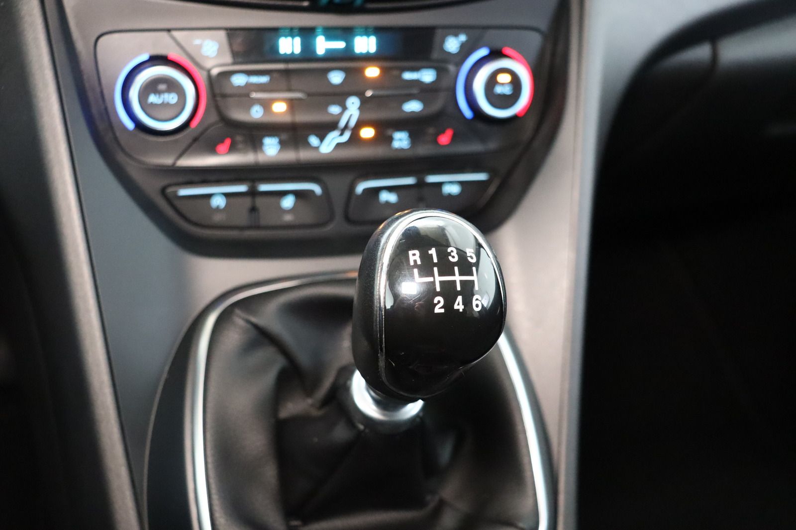 Fahrzeugabbildung Ford C-Max 1.0 * Navi * PDC * SHZ