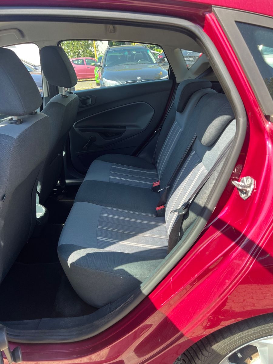 Fahrzeugabbildung Ford Fiesta Sonderlack * 2.HAND * TÜV NEU *