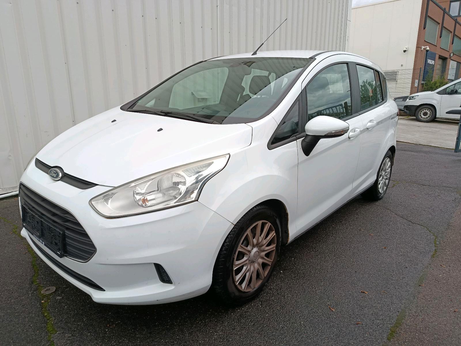 Ford B-MAX 2013 — rear view