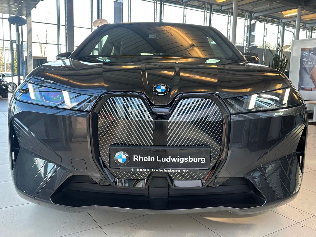 BMW iX