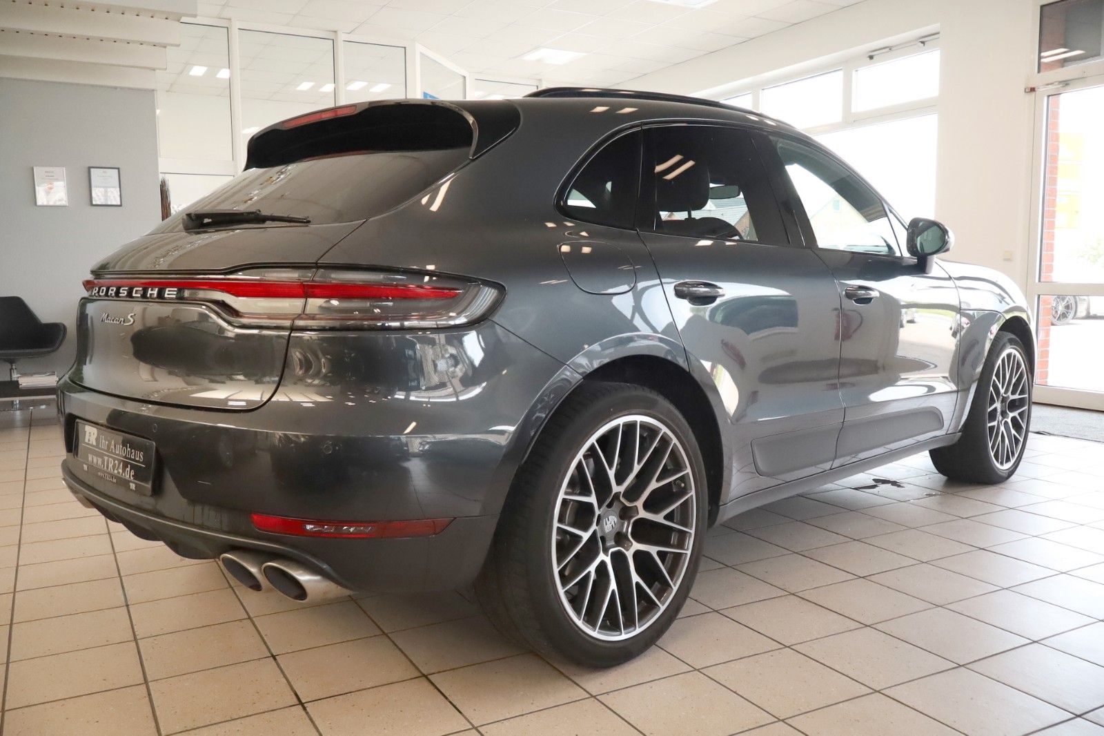 Fahrzeugabbildung Porsche Macan S Panorama, Luftfederung, ACC, APPROVED