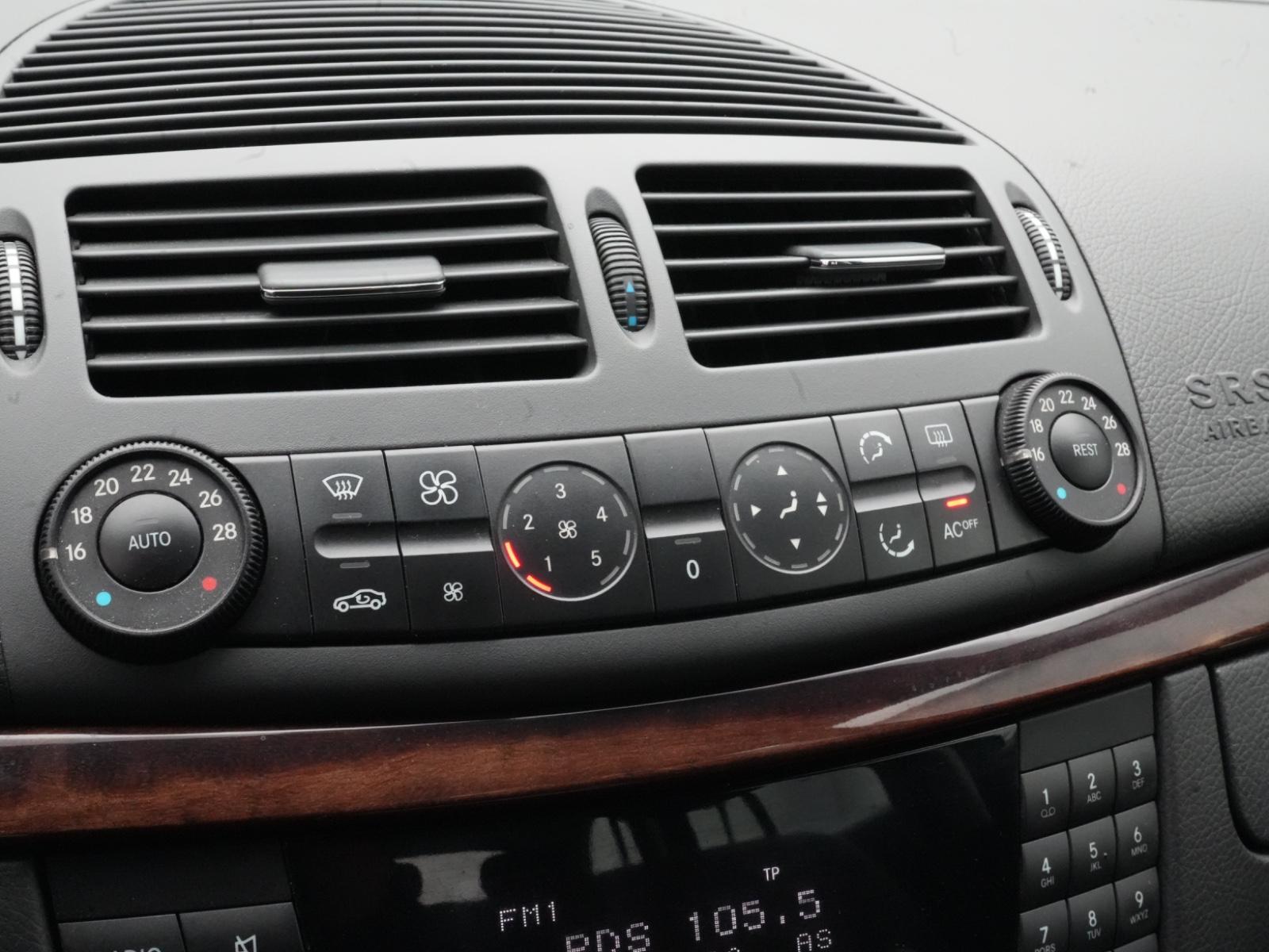 Mercedes-Benz E200 2004 — photo 8
