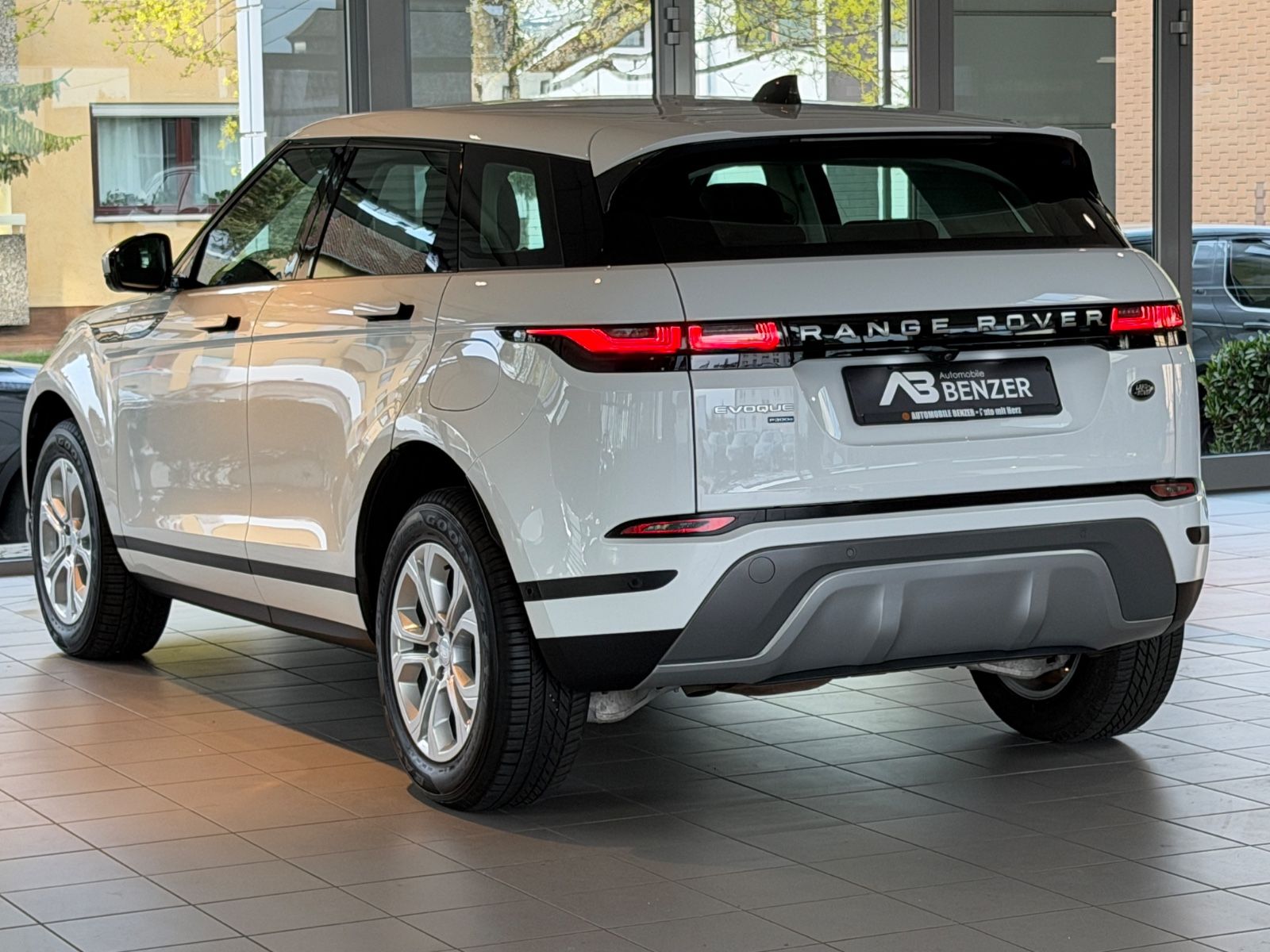 Fahrzeugabbildung Land Rover Range Rover Evoque S Hybrid/P300/360°/APPLE/NAVI