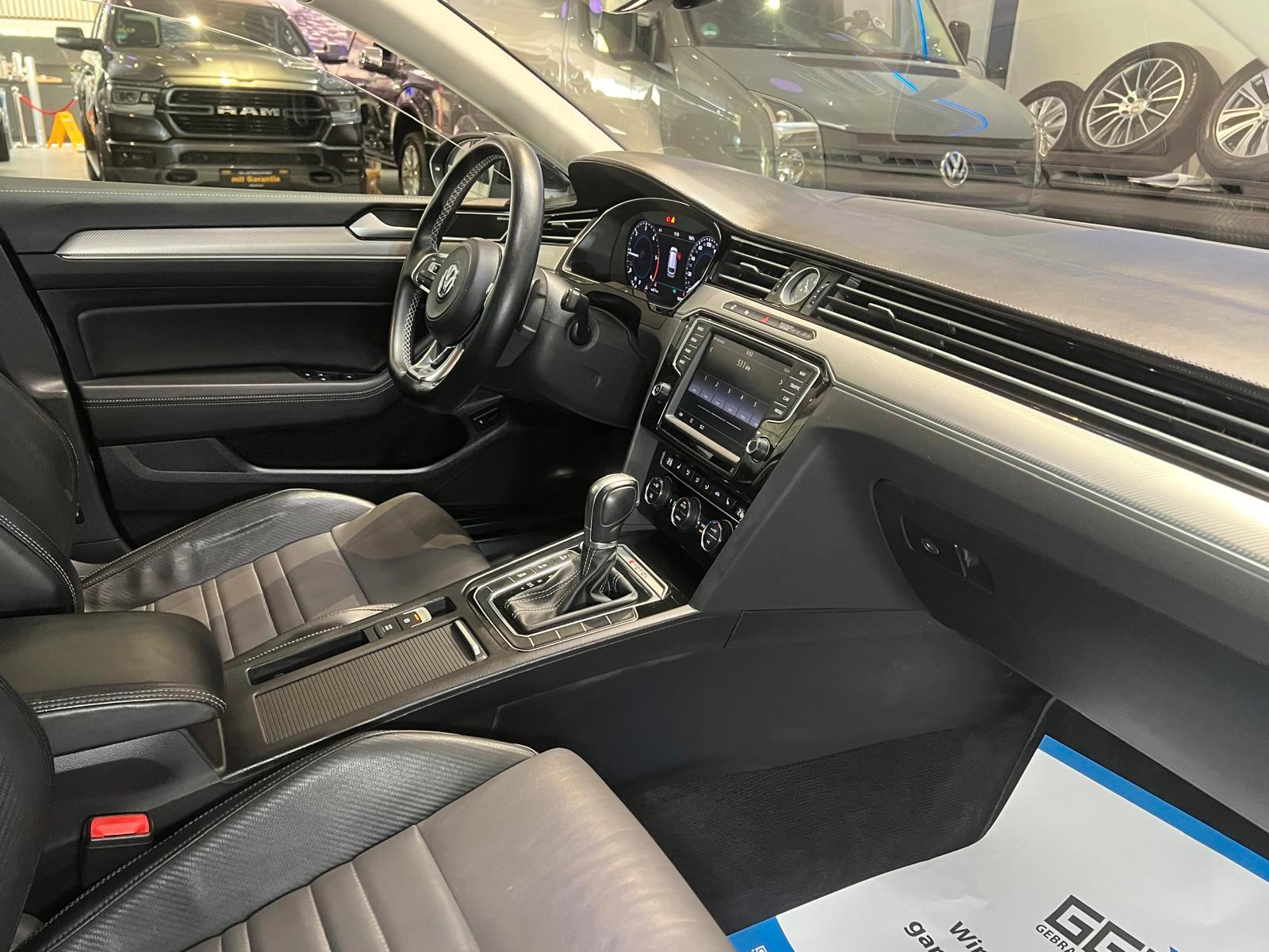 Volkswagen Passat Variant R-Line 4Motion*Pano*360°*AHK*DSG