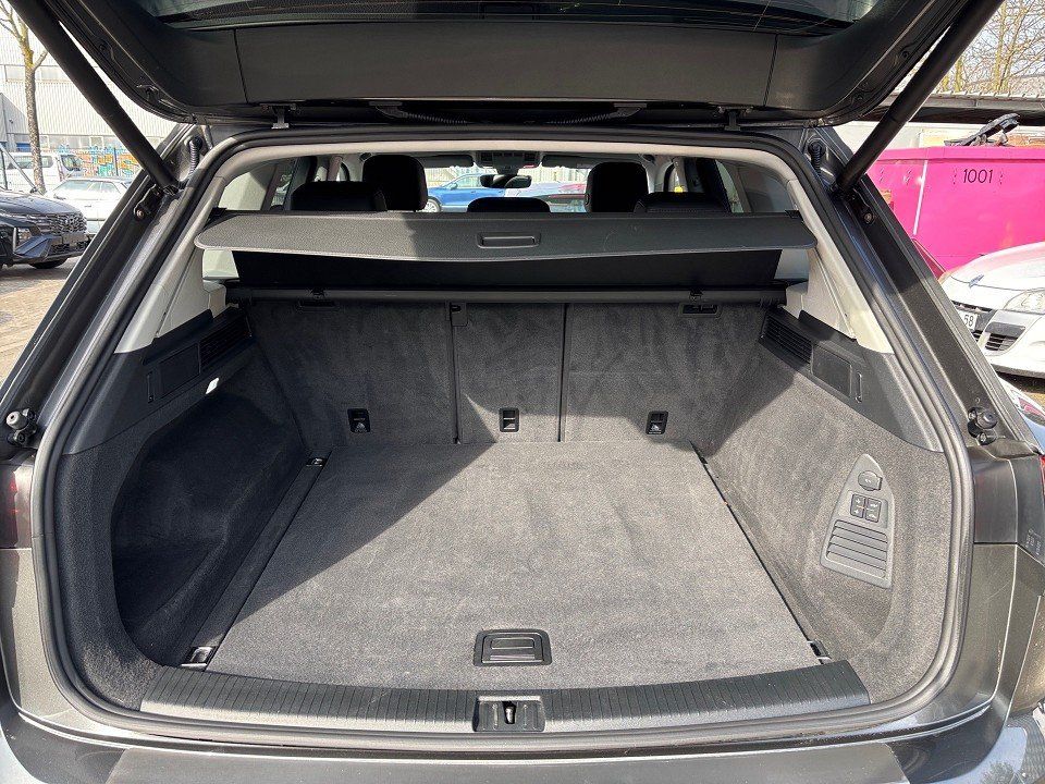 Fahrzeugabbildung Volkswagen Touareg 3.0 TDI V6 230PS Basis 4Motion