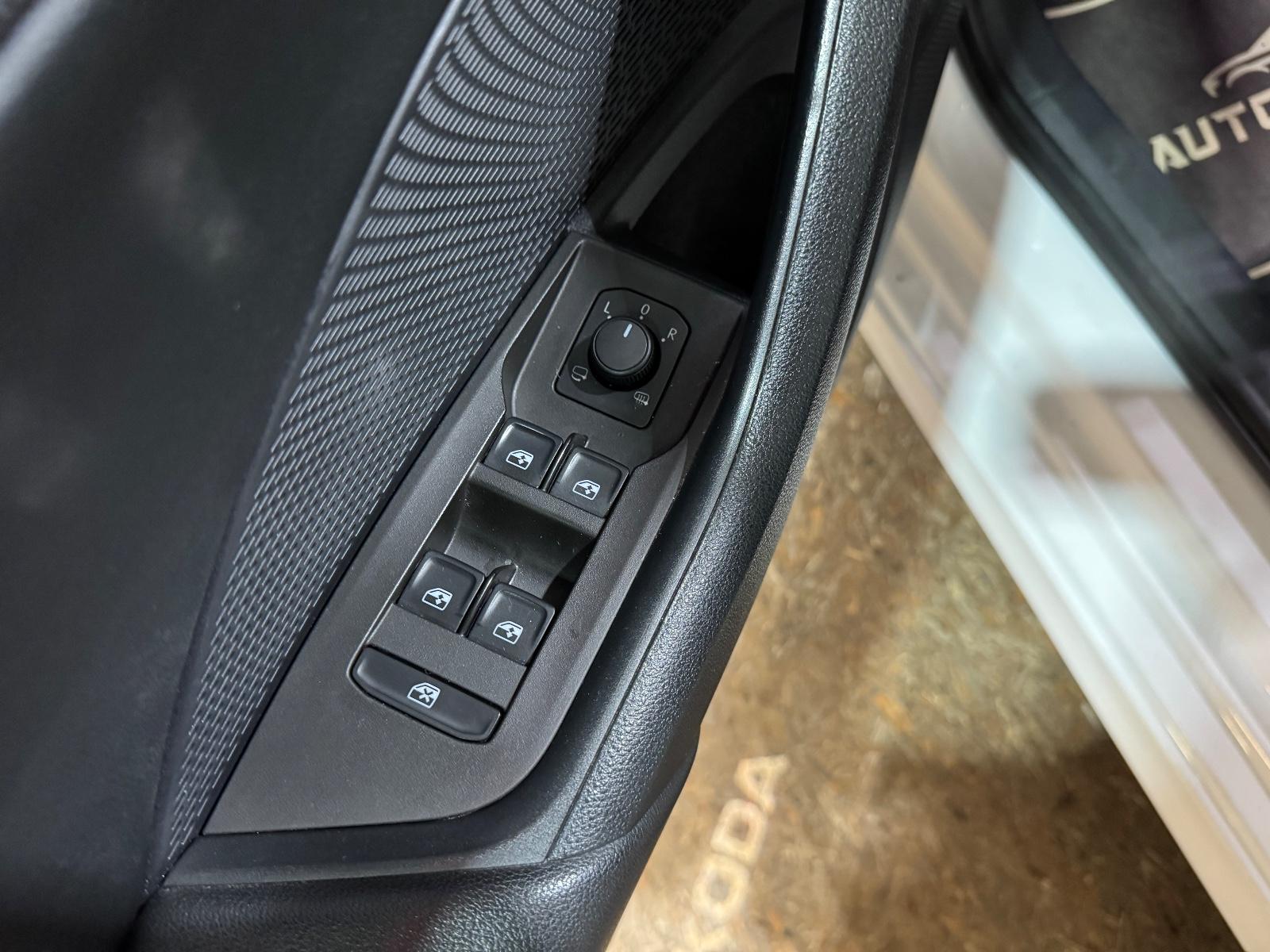 Skoda OctaviaCombiClever 2.0TDI DSG/STHEIZ/AHK/MATRIX