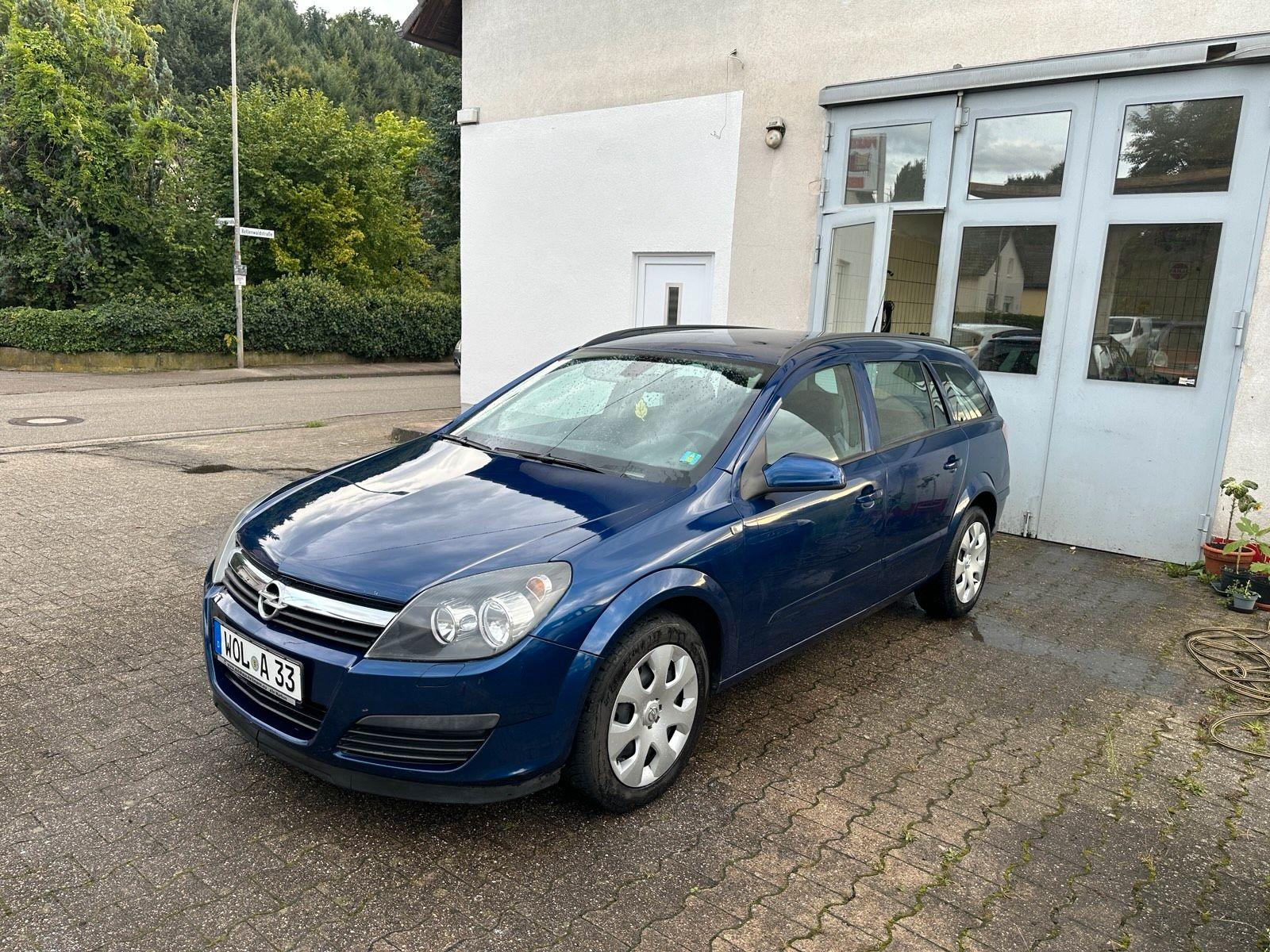 Opel Astra 2006 — rear view