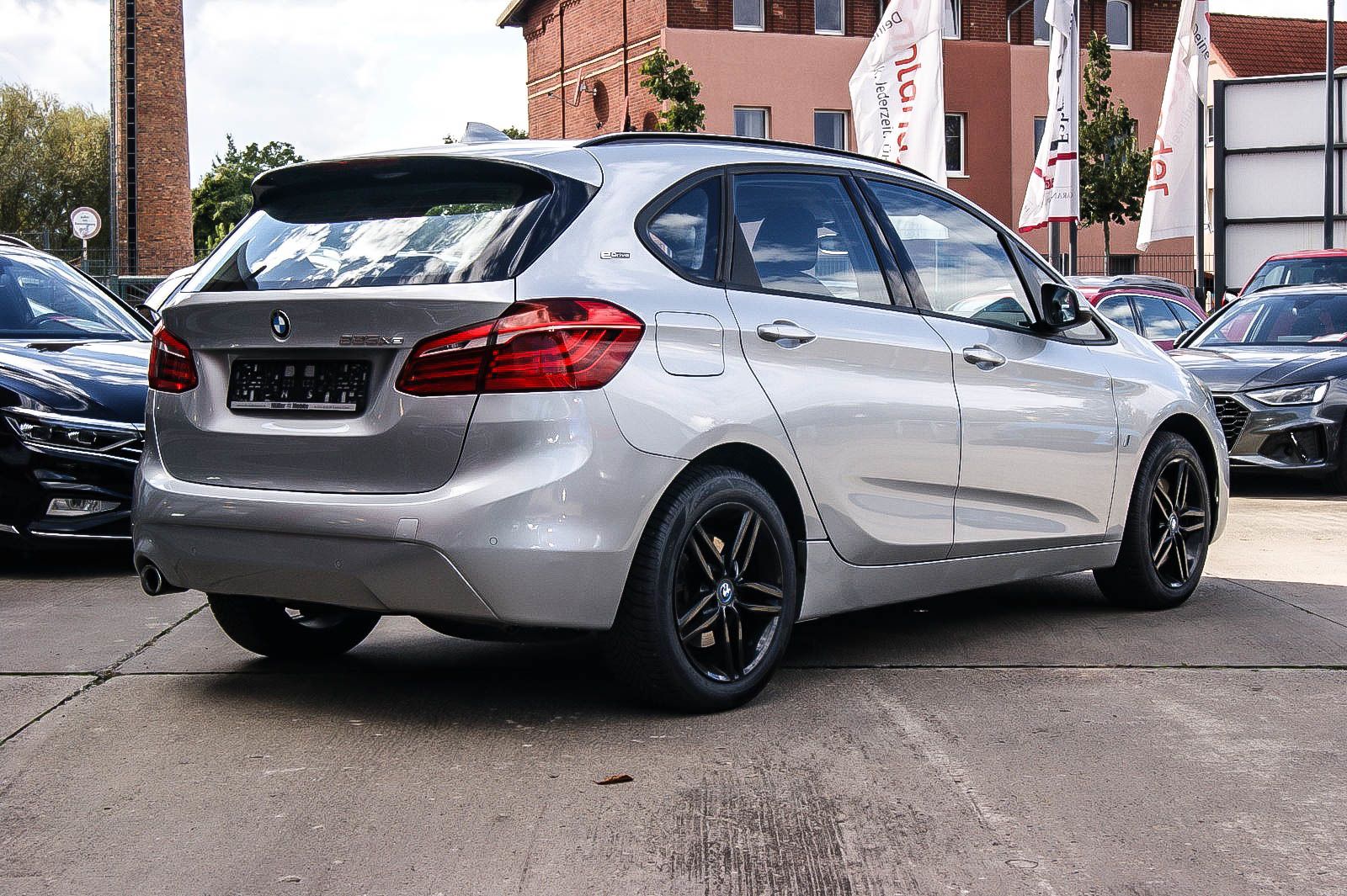 Fahrzeugabbildung BMW 225 xe Advantage Aut LED-SCHEINWERFER SIHZG PARK