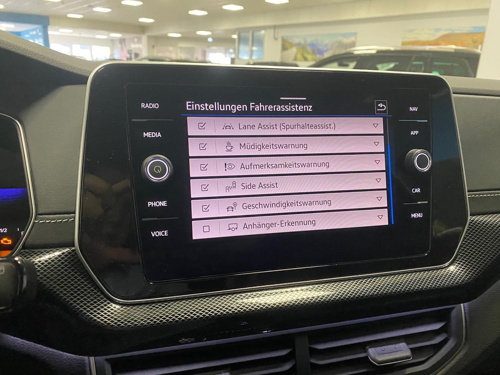 Fahrzeugabbildung Volkswagen T-Cross 1.0 TSI DSG R-Line BLACKSTYLE+MATRIX+AHK