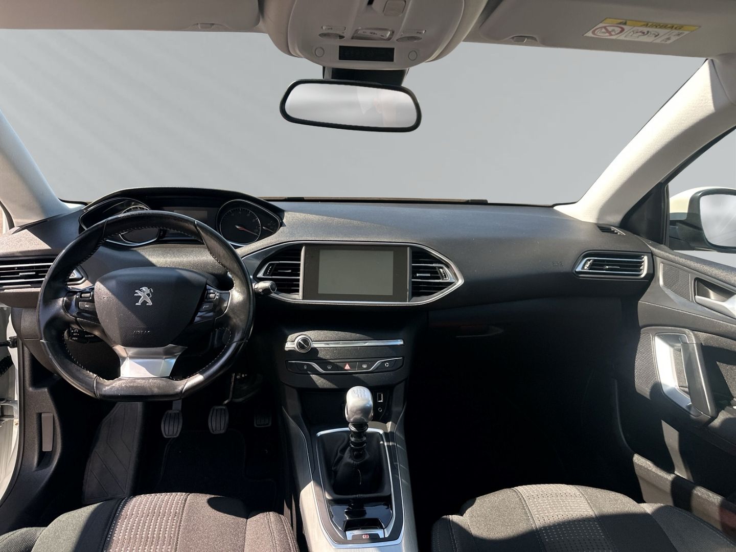 Fahrzeugabbildung Peugeot 308 Allure e-THP PureTech 130 SW 1.2