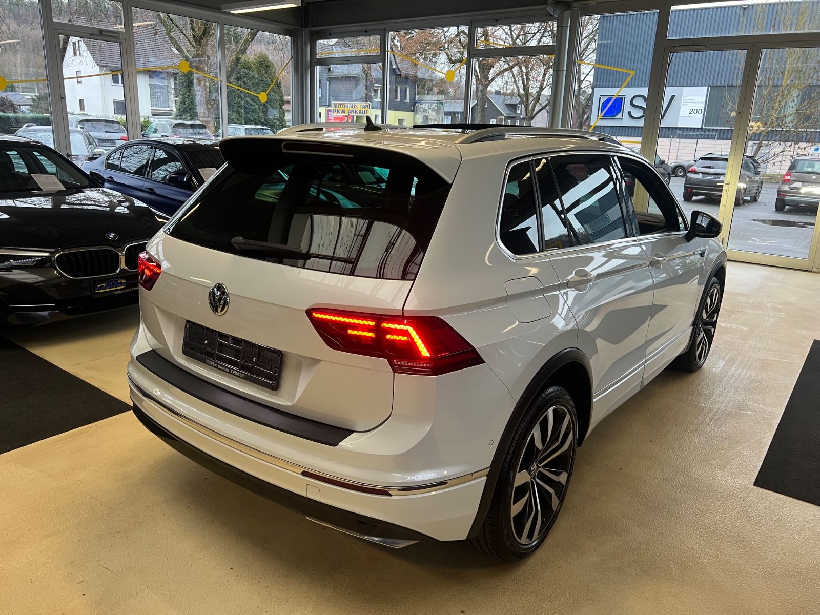 Fahrzeugabbildung Volkswagen Tiguan 2.0TDI DSG Highline 4Motion R line 239PS
