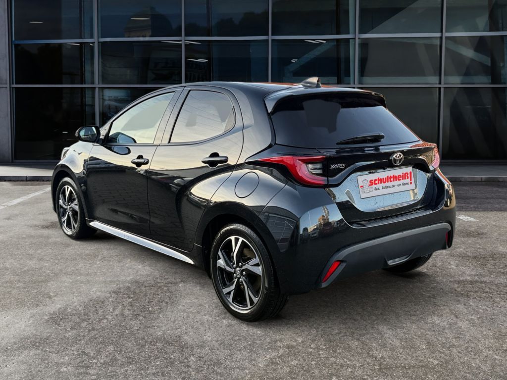 Fahrzeugabbildung Toyota Yaris Hybrid 116 1.5 VVT-i Teamplayer