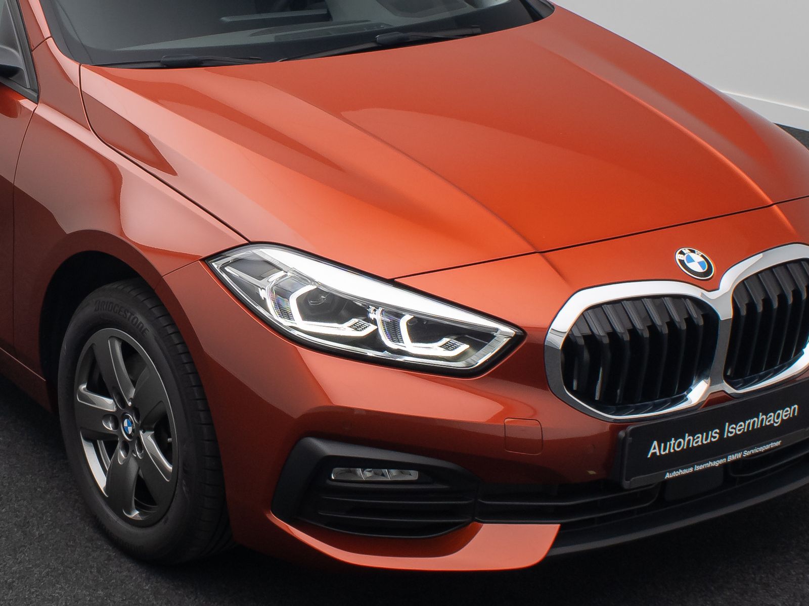 Fahrzeugabbildung BMW 118i GeschwindigReg HUD DAB Alarm HiFi CockpitPr