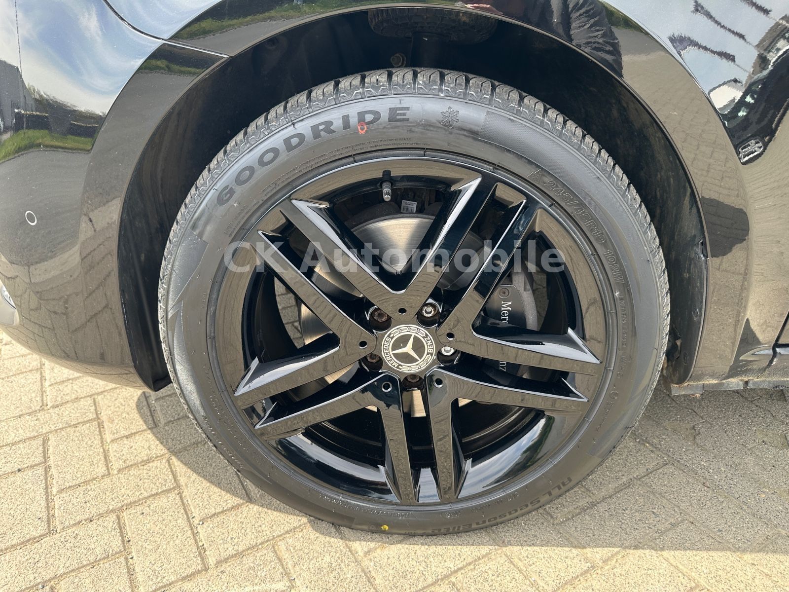Fahrzeugabbildung Mercedes-Benz V300d EDITION 4Matic AMG-Line/7 Sitze/Pano/LED