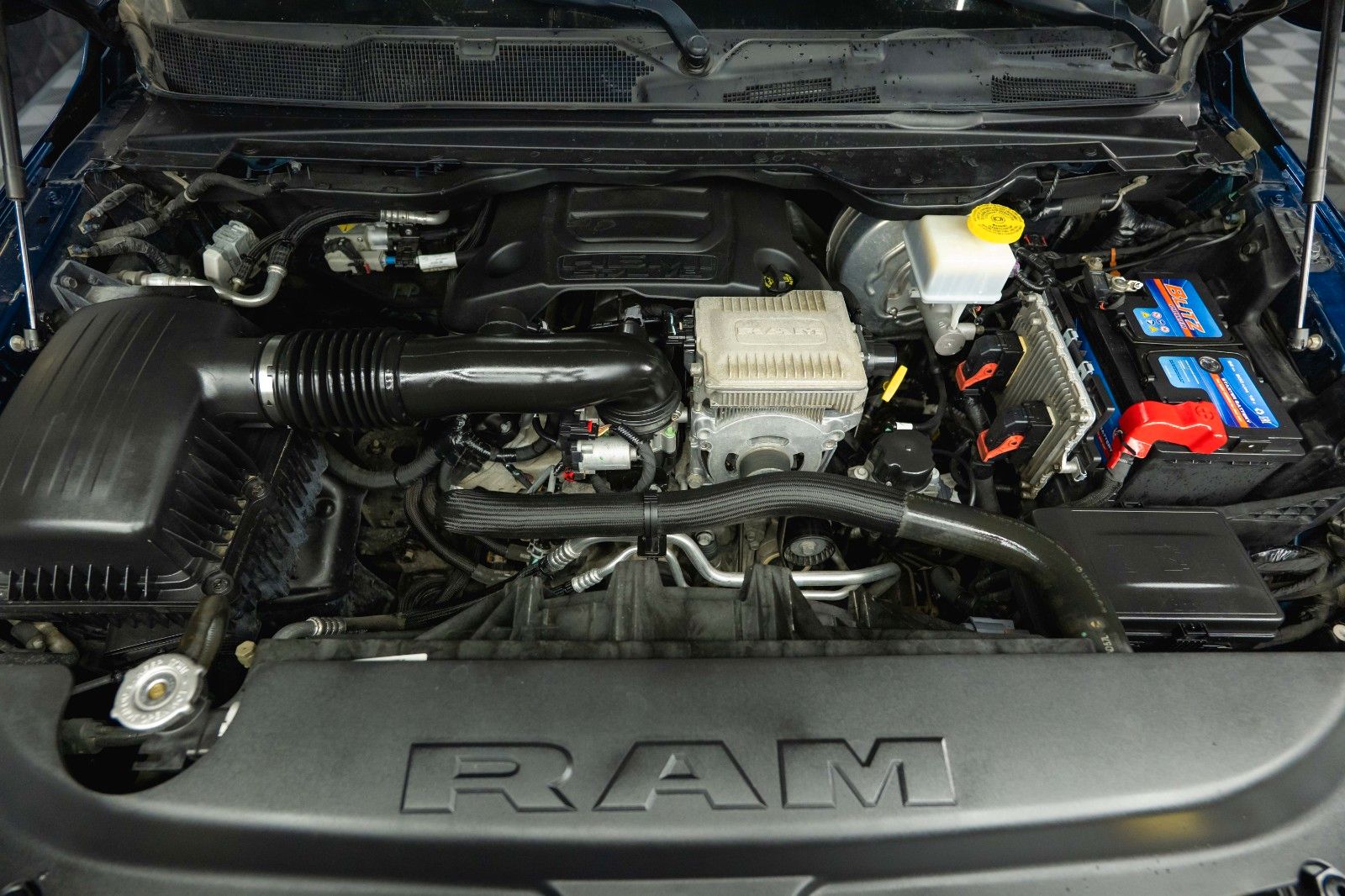 Fahrzeugabbildung Dodge RAM 5.7 V8 HEMI 4x4 OFFROAD Night Limited 19%