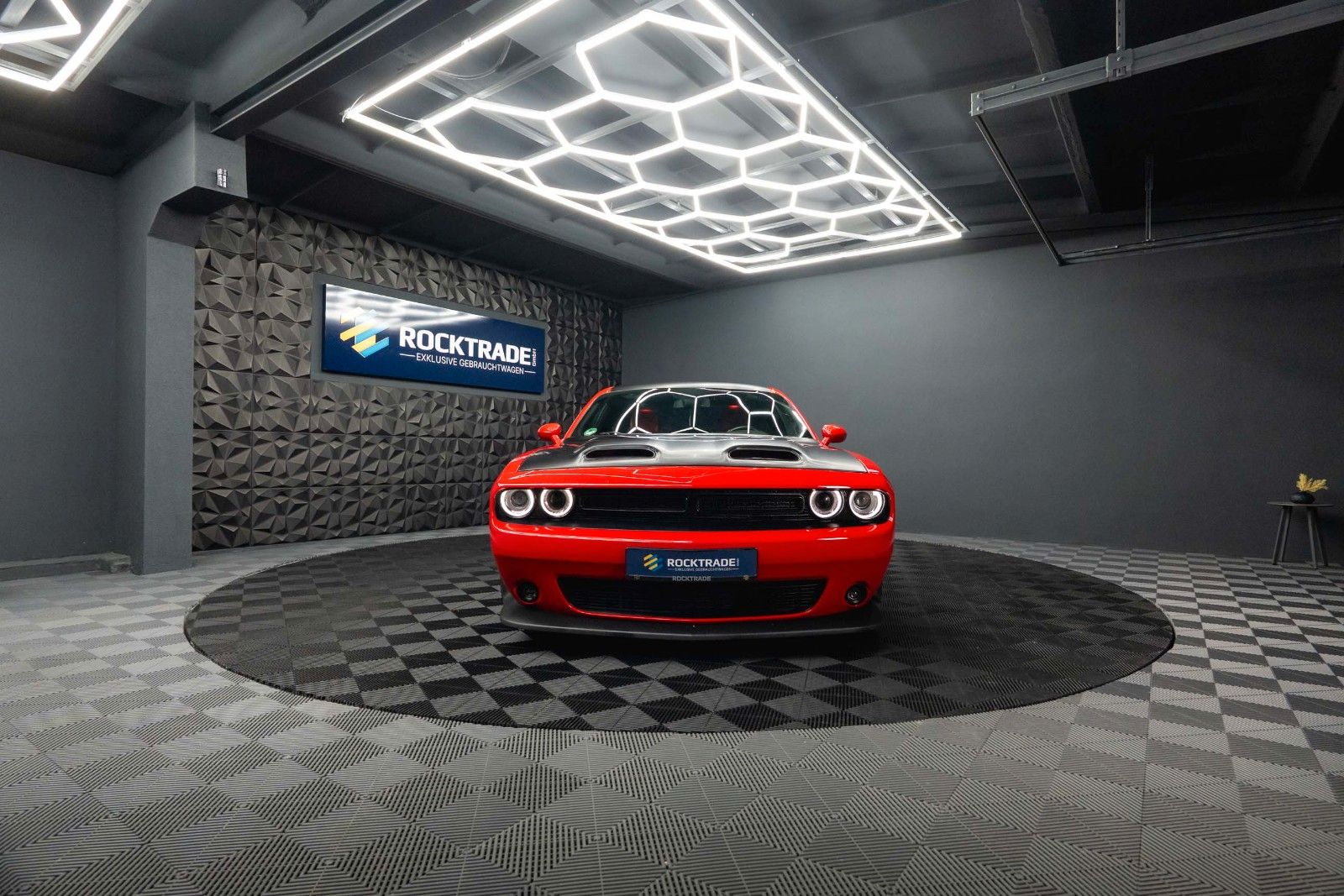 Fahrzeugabbildung Dodge Challenger 6.4 V8 SRT 392 R/T SCATPACK RED DEVIL