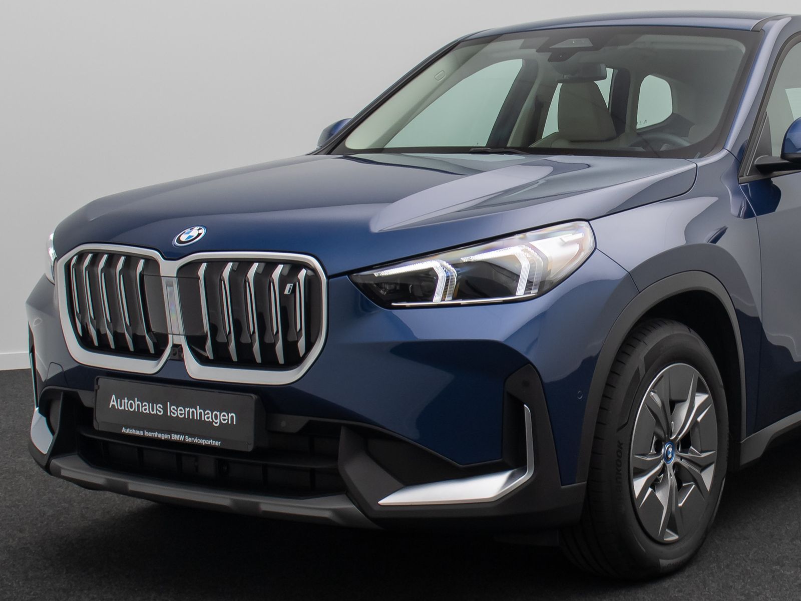 Fahrzeugabbildung BMW iX1 xD30 360&deg; HUD DAB Komfort AHK M Sport Leder