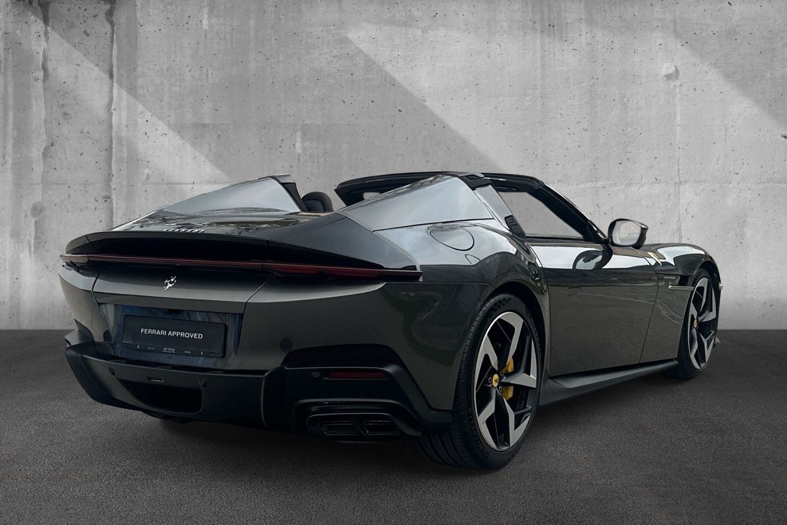Fahrzeugabbildung Ferrari 12Cilindri Spider*Daytona*Carbon*LED*Lift*2026*