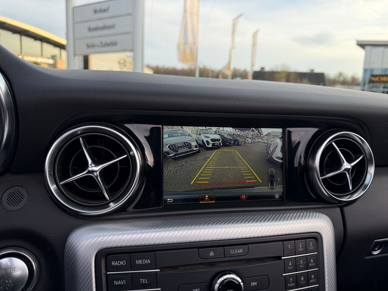 Fahrzeugabbildung Mercedes-Benz SLC 300 9G AMG Line MEMORY LED ACC