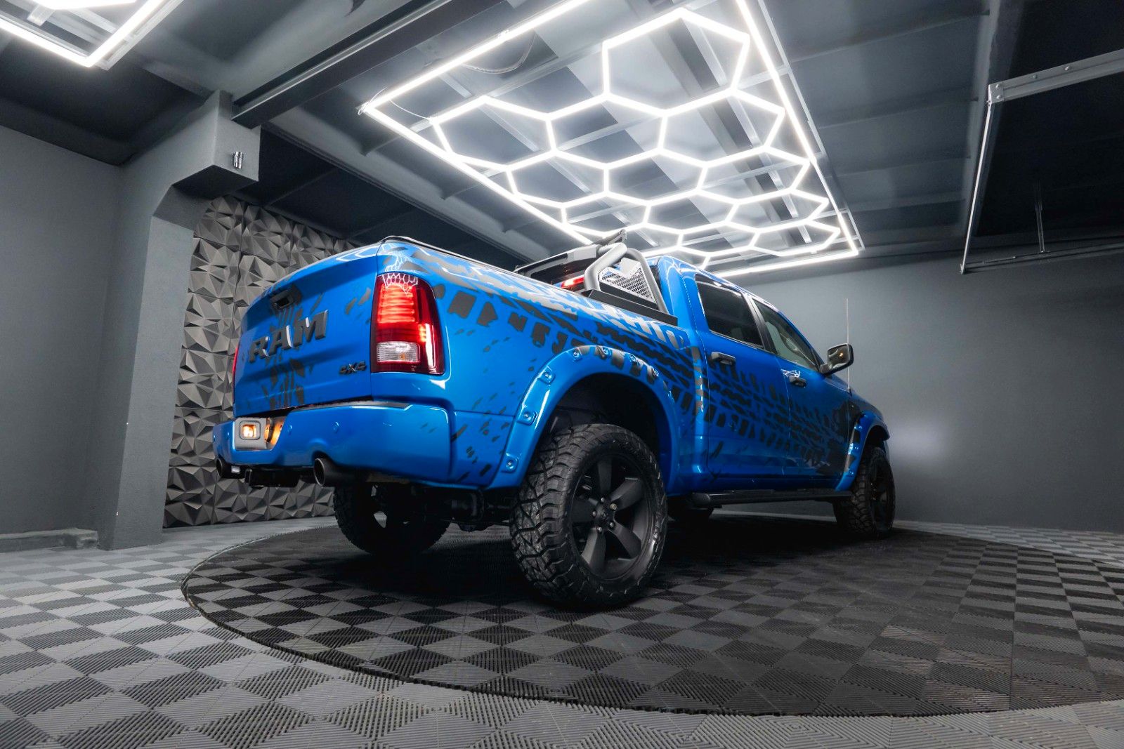 Fahrzeugabbildung Dodge RAM 5.7 V8 HEMI 4x4 OFFROAD Night-Paket *LED*