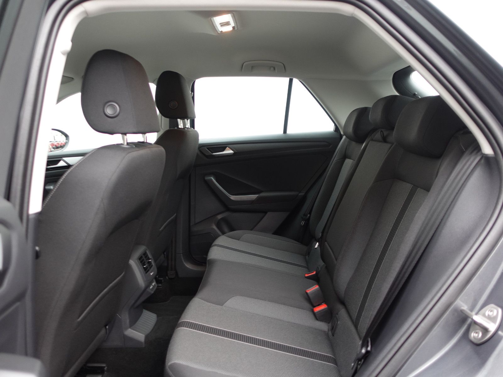 Fahrzeugabbildung Volkswagen T-Roc Life 1.5TSI DSG,Navi,AHK,Allwetter,Sitzhzg