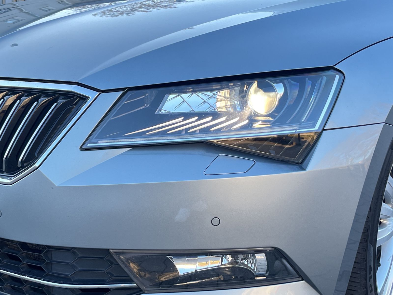 Fahrzeugabbildung SKODA Superb 2.0 TDI*DSG*SHZ*PDC*AHK*Navi*Leder*