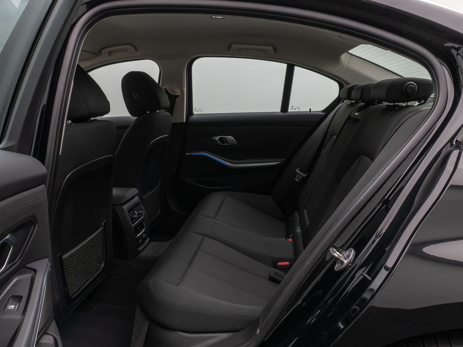 Fahrzeugabbildung BMW 330e ACC Alarm DAB CockpitPr HiFi PDC WLAN Sport