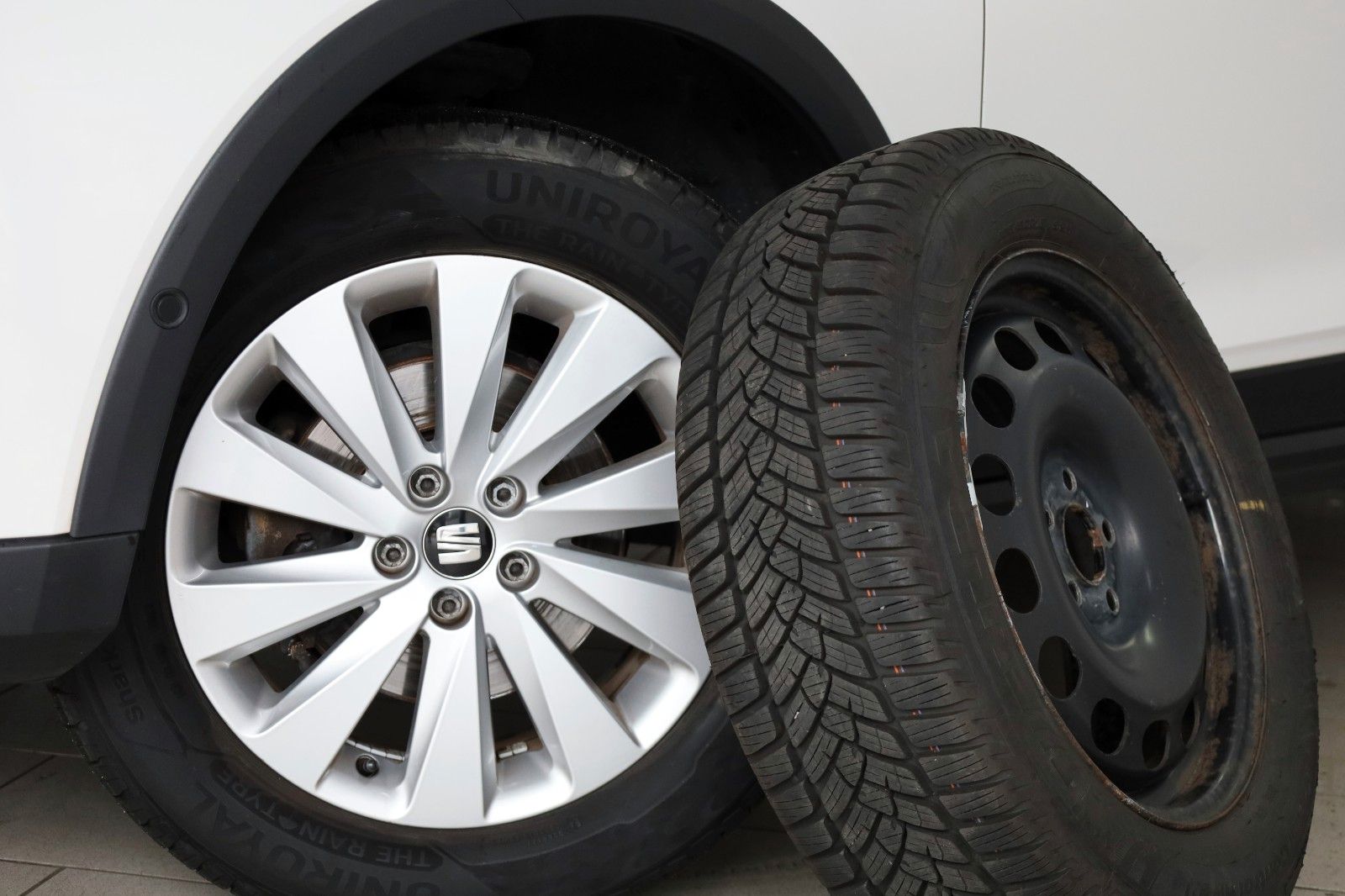 Fahrzeugabbildung SEAT Arona Xcellence Navi,SH,PDC,Kamera,SR+WR
