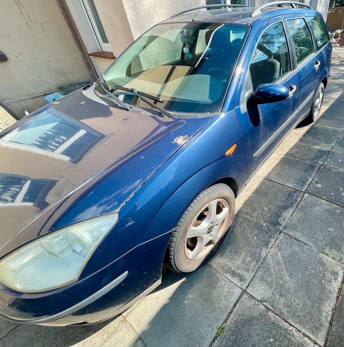 Ford Focus 2004 — rear view