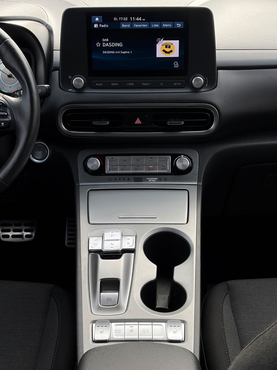 Fahrzeugabbildung Hyundai Kona Select Elektro CarPlay ACC LHZ SHZ DAB+