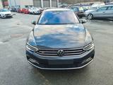 Volkswagen Passat Variant Business - Volkswagen: Unfallwagen