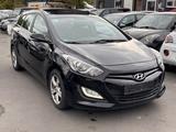 Hyundai i30 cw Style  Pano Navi T Leder - Hyundai i30 aus 2012 mit Diesel-Antrieb: Kombi