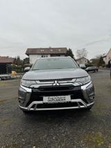 Mitsubishi Plug-in Hybrid Outlander  TOP **AHK schwenkbar** - graue Mitsubishi Plug-in Hybrid Outlander