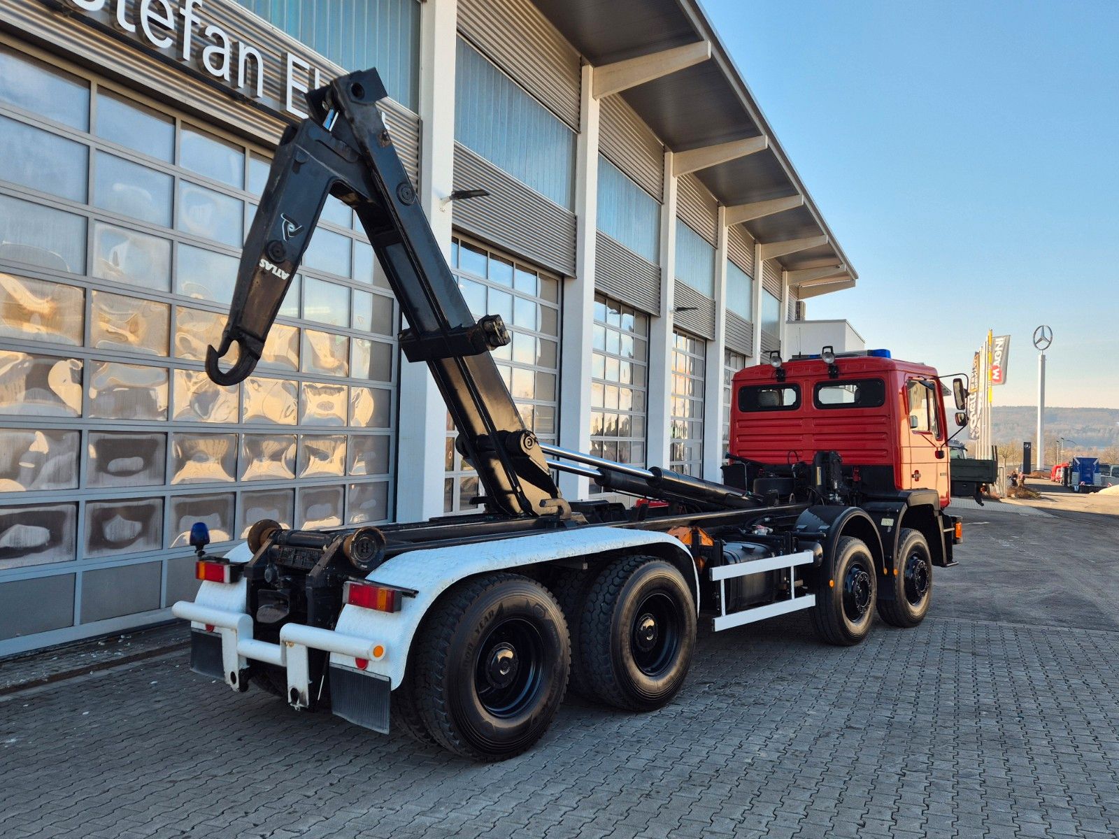 Fahrzeugabbildung MAN 35.372 (F14) 8x4 Atlas 4. Achse gelenkt Seilwind